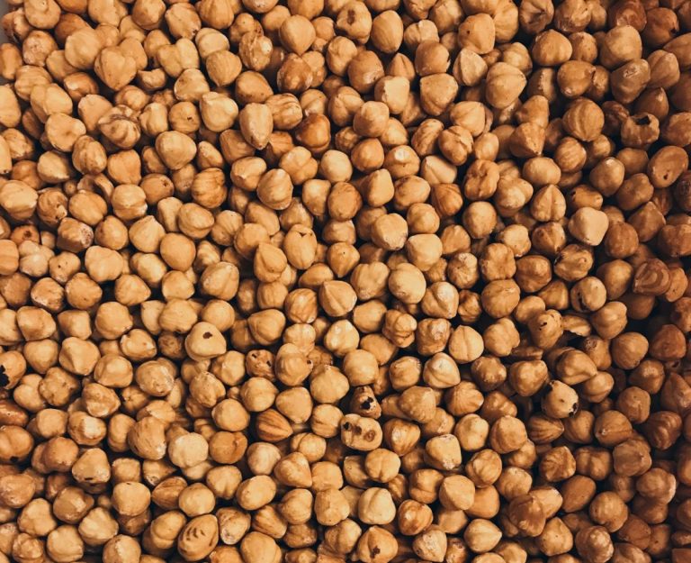 Hazelnuts without their shell or skin